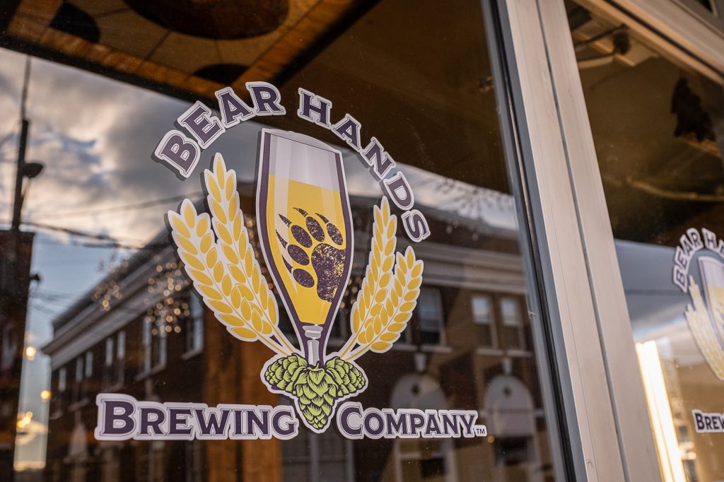 Bear-Hands-Brewery-Putnam-CT-0121